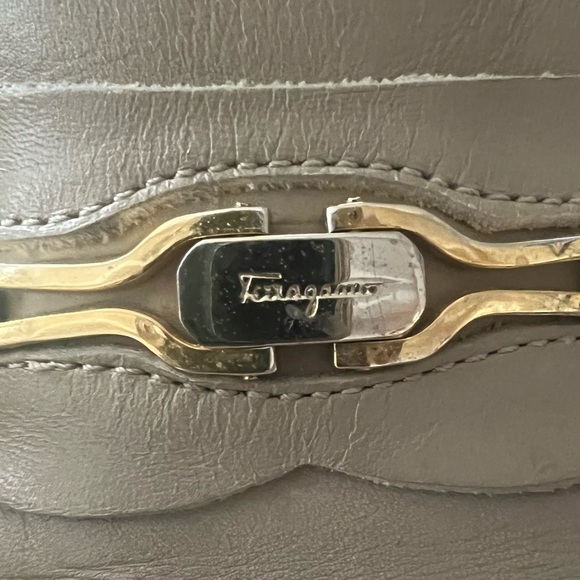 Salvatore Ferragamo moccasin/loafer with gancini ornament - Picture 2 of 16